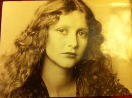 Eva Muñoz La Vanguardia Culturas Isabel Núñez Sinrazones del olvido Libro Reseña